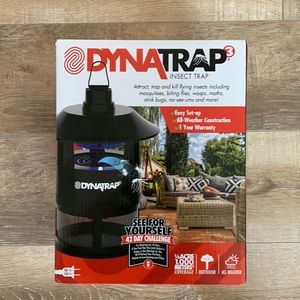 INSECT TRAP.  1/4 Acre Coverage.  All weather!!  Plug in and no more mosquitoes!